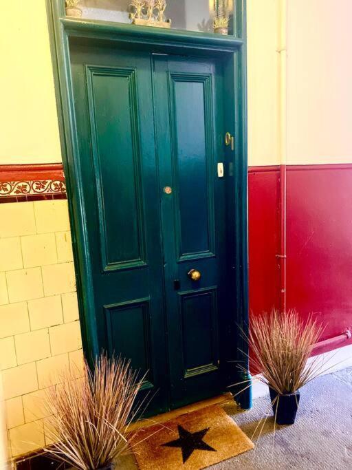 Anchored Homely Apartment In Historic Centre Paisley Eksteriør bilde