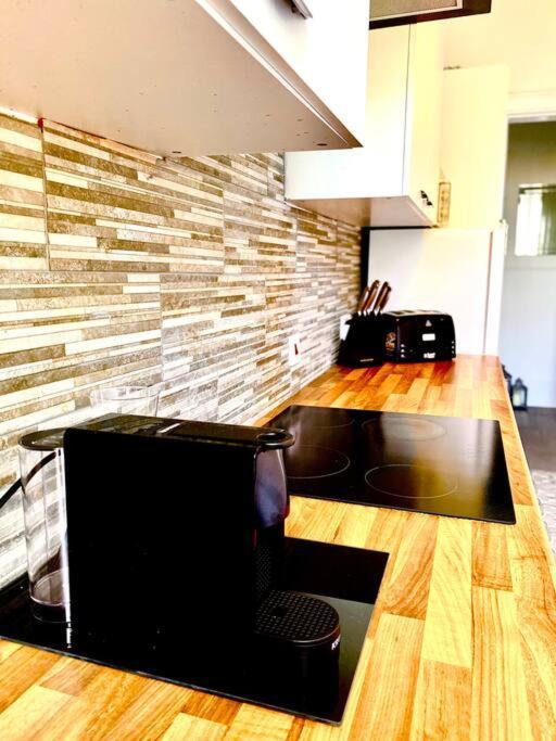 Anchored Homely Apartment In Historic Centre Paisley Eksteriør bilde